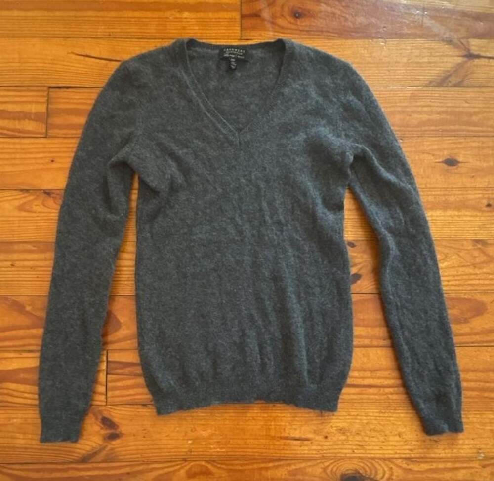 Charter Club 100% Cashmere Sweater Womens Petite P Gray V Neck Quiet Luxury